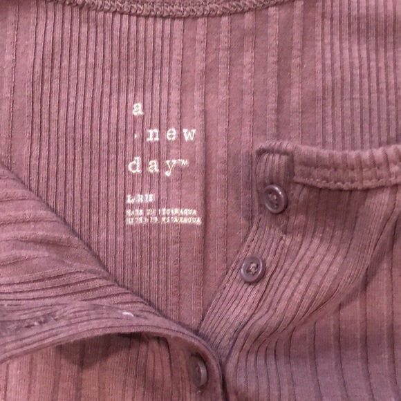 A NEW DAY PURPLE 1/2 BITTON RIBBED TANK (L) - Picture 5 of 6